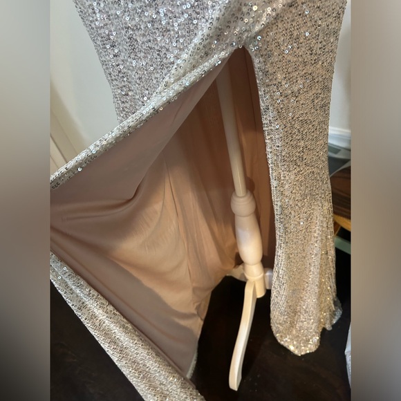 Perfect Holiday Party Dress - Picture 4 of 7